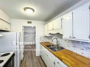 2235 Sunderland Rd in Winston-Salem, NC - Building Photo - Building Photo
