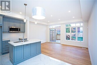 31 Dana Dr in Hamilton, ON - Building Photo - Building Photo