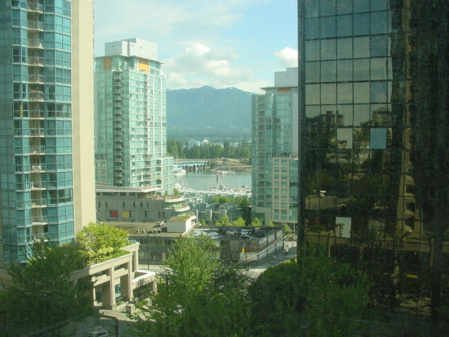 1367 Alberni St in Vancouver, BC - Building Photo - Building Photo