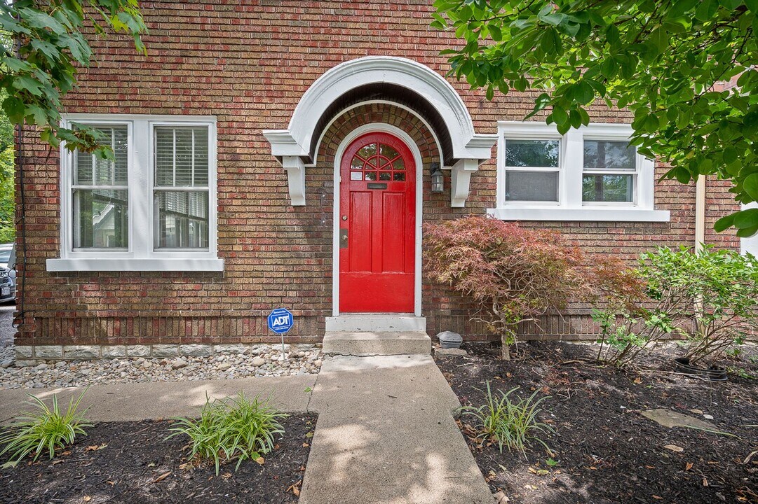 505 W McMillan St in Cincinnati, OH - Building Photo