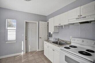 1625 S Federal Hwy-Unit -4 in Lake Worth, FL - Building Photo - Building Photo