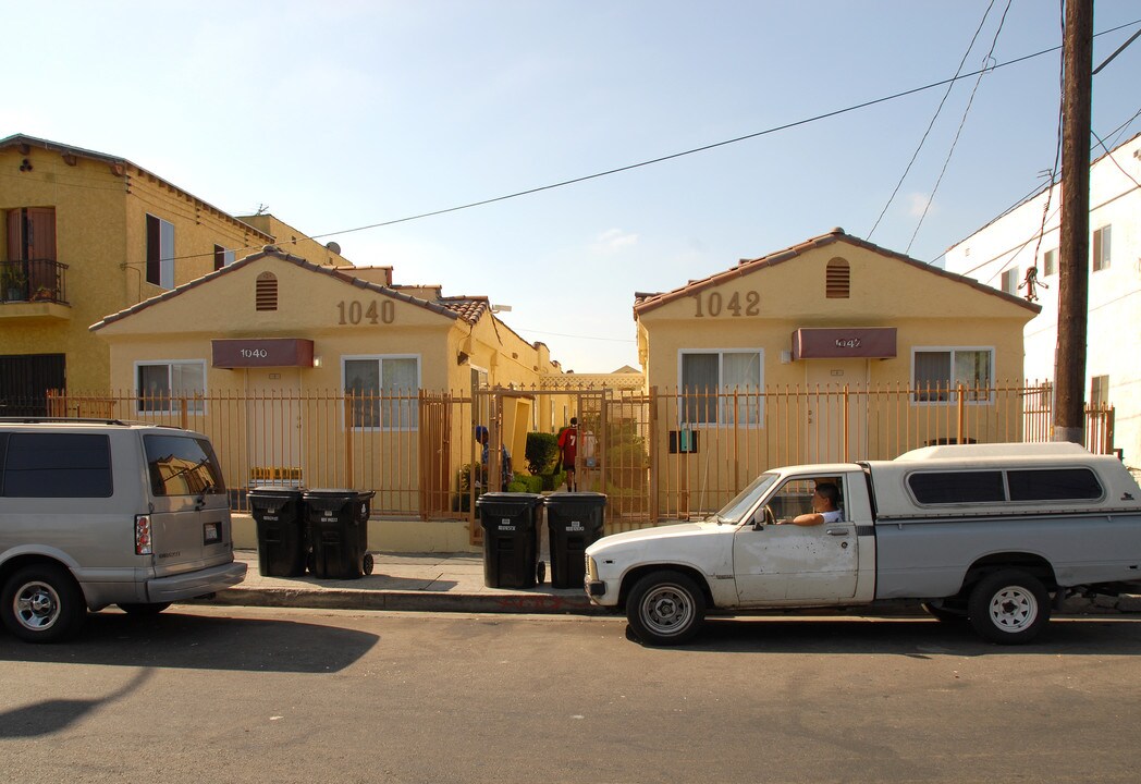 1040 W 43rd St in Los Angeles, CA - Building Photo