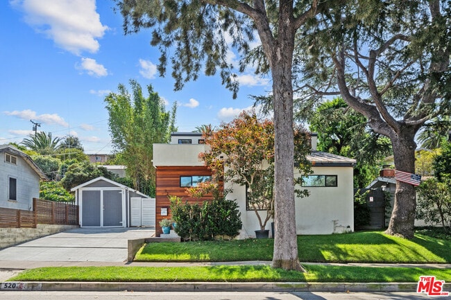 property at 520 E Ellis Ave