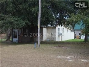 Fish House Camp Ground & Mobile Home Park in Elloree, SC - Foto de edificio - Other