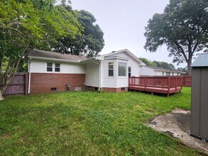 5745 Leslie Ave in Norfolk, VA - Building Photo - Building Photo