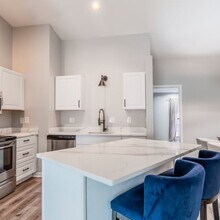 624 Truman Ln, Unit #206 in Bellevue, KY - Foto de edificio - Building Photo