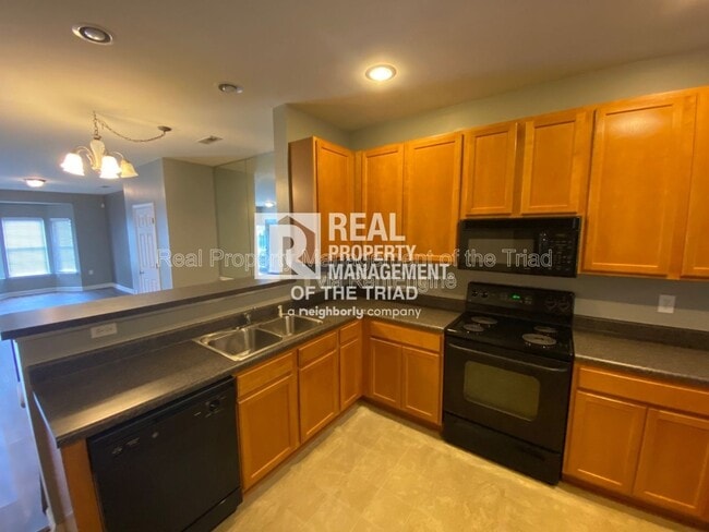 101 Humberside Dr in Kernersville, NC - Building Photo - Building Photo
