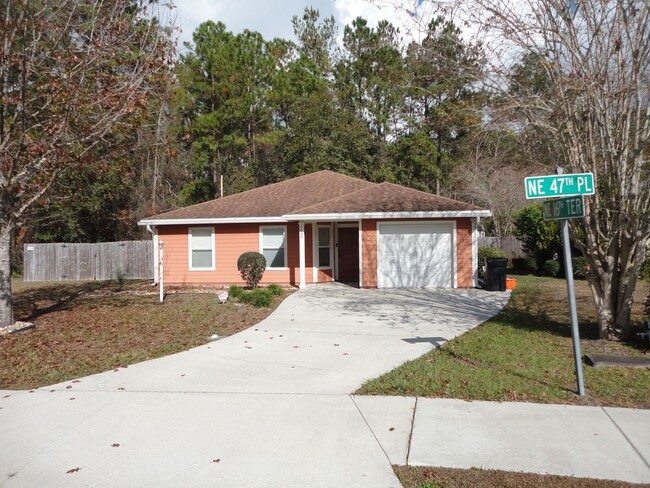 1648 NE 47th Pl in Gainesville, FL - Building Photo - Building Photo