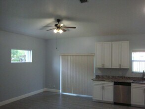 317 Jennings Ave in Greenacres, FL - Building Photo - Building Photo