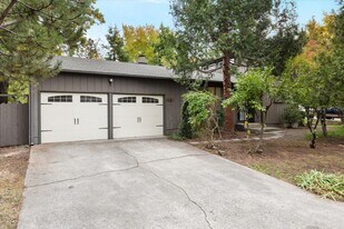 1932 Verda St in Ashland, OR - Building Photo