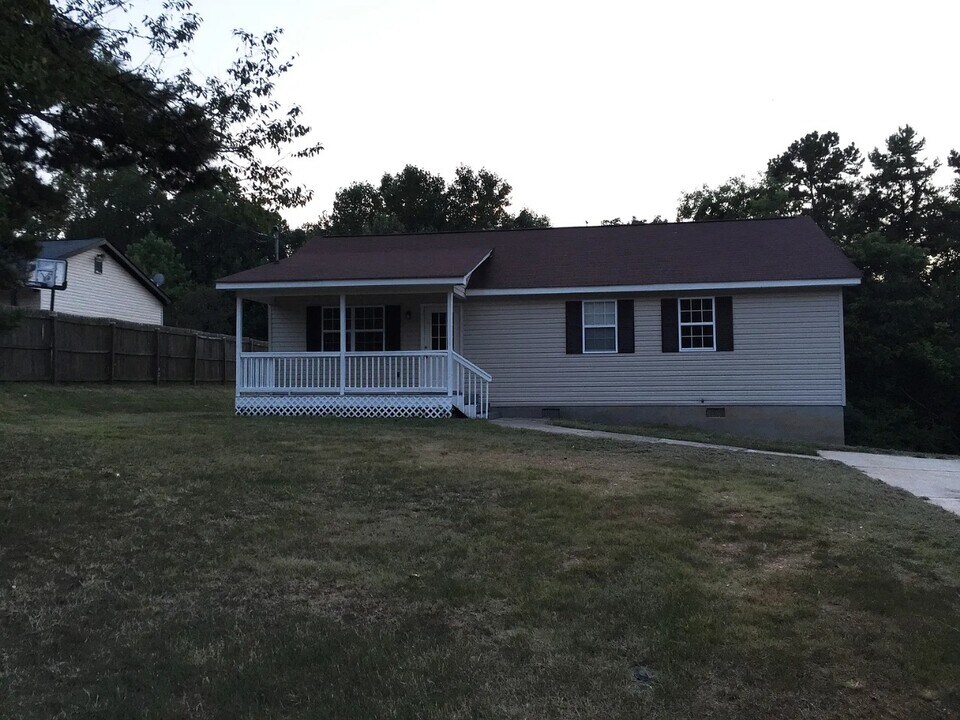 2505 W Dennis Dr in Gainesville, GA - Building Photo