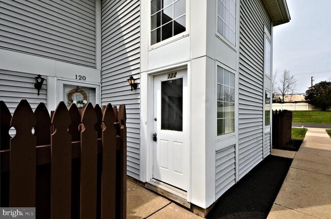 property at 122 Wheatsheaf Ln