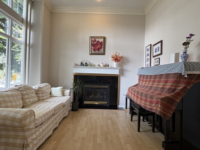 4380 Sardis St in Burnaby, BC - Building Photo - Building Photo