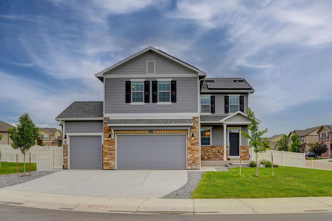 5471 Scenic Ave in Longmont, CO - Building Photo