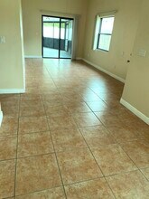 4 Prosperity Ln in Palm Coast, FL - Foto de edificio - Building Photo