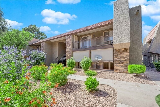property at 5242 River Glen Dr
