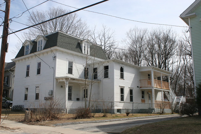 65 Reynolds St in Danielson, CT - Foto de edificio - Building Photo