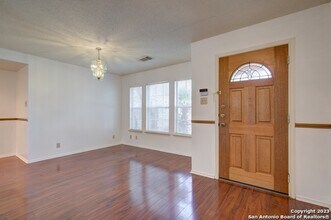 10138 Sandbrook Hill in San Antonio, TX - Building Photo - Building Photo
