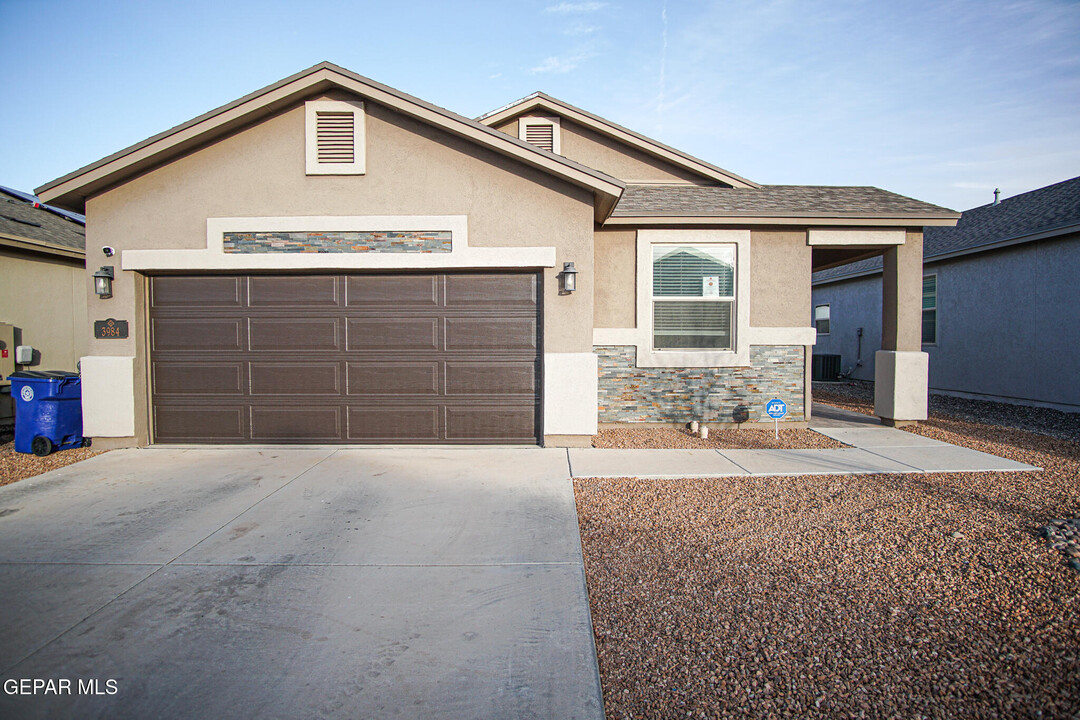 3984 Desert Nomad Dr in El Paso, TX - Building Photo