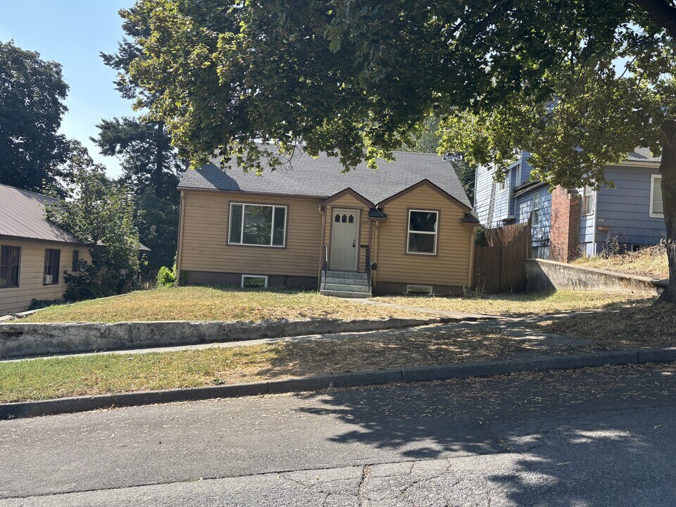 229 Cherry St in Moscow, ID - Building Photo