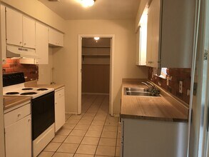 225 Meadow Ln in Schertz, TX - Building Photo - Building Photo