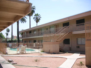 Bethany Palms Apartments in Phoenix, AZ - Building Photo - Building Photo