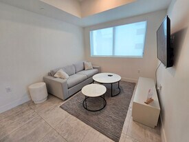 190 SW 8th St in Miami, FL - Building Photo