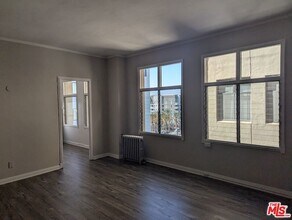 634 S Gramercy Pl in Los Angeles, CA - Building Photo - Building Photo