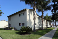 Malden Terrace Apartments in Fullerton, CA - Foto de edificio - Building Photo