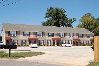 Raleigh Court Apartments in Clarksville, TN - Building Photo - Building Photo