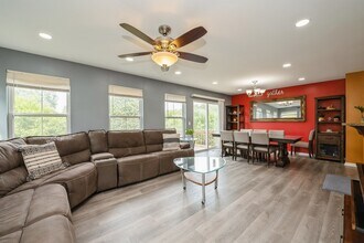 646 Grand Canyon Cir in Crystal Lake, IL - Building Photo - Building Photo