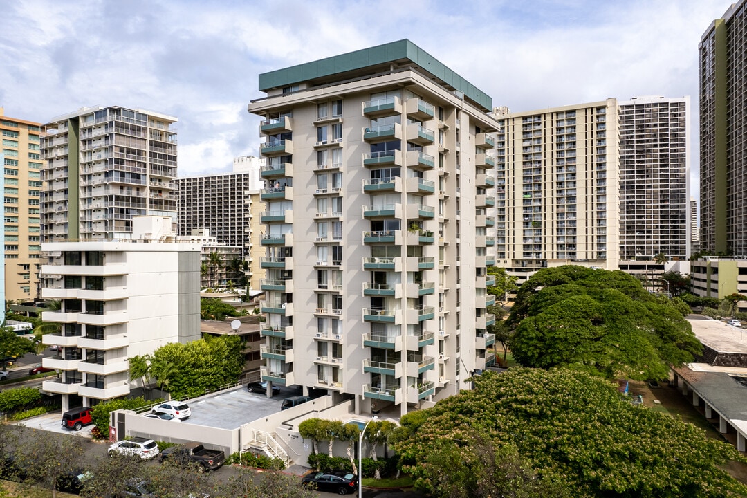 The Parkview in Honolulu, HI - Building Photo