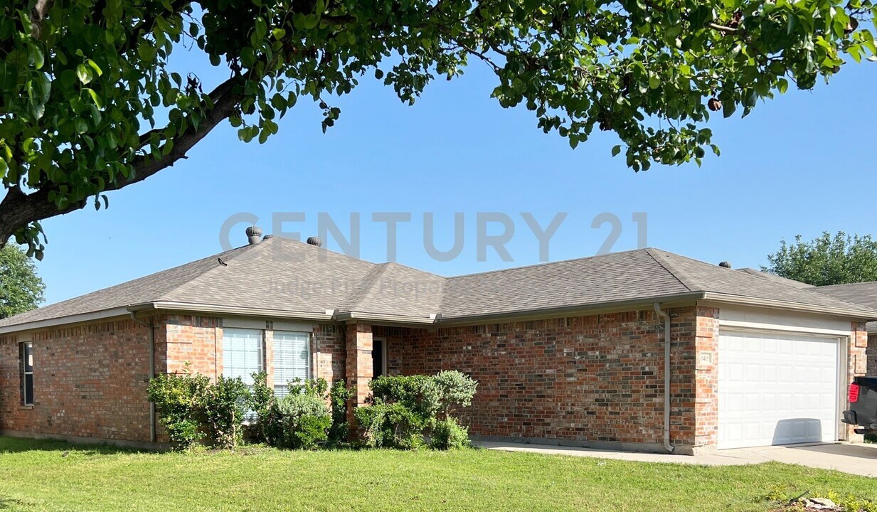 10465 Hideaway Trail in Fort Worth, TX - Building Photo