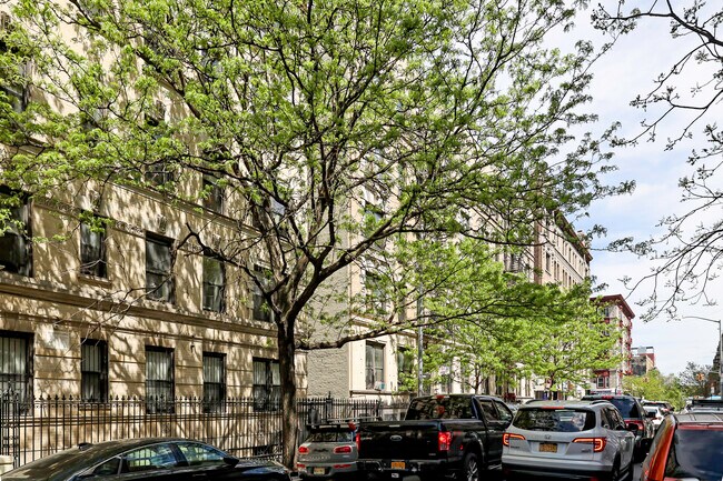 605 West 180Th Street in New York, NY - Foto de edificio - Building Photo