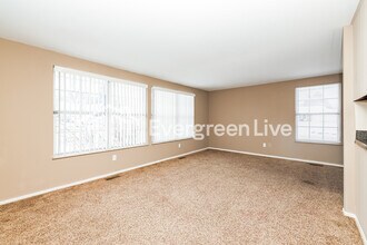 5714 Troy Villa Blvd in Huber Heights, OH - Foto de edificio - Building Photo