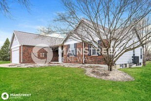 821 Keeneland Rd in Florissant, MO - Foto de edificio - Building Photo