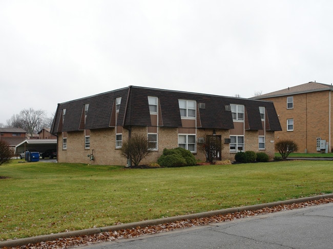 1974 Wolosyn Cir in Youngstown, OH - Building Photo - Building Photo