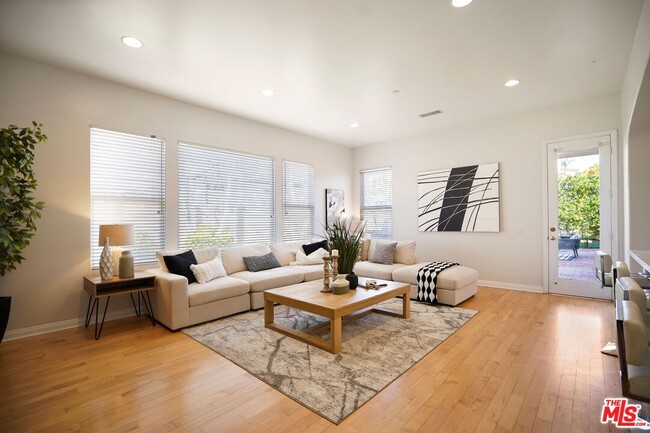 5711 Lyon Ct in Calabasas, CA - Building Photo - Building Photo