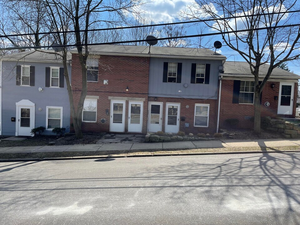 340 Silver St in Akron, OH - Building Photo