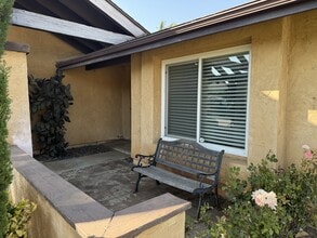 142 Calle Maribel in San Marcos, CA - Foto de edificio - Building Photo