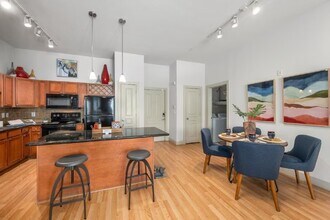 5298 Hidalgo St in Houston, TX - Building Photo - Building Photo