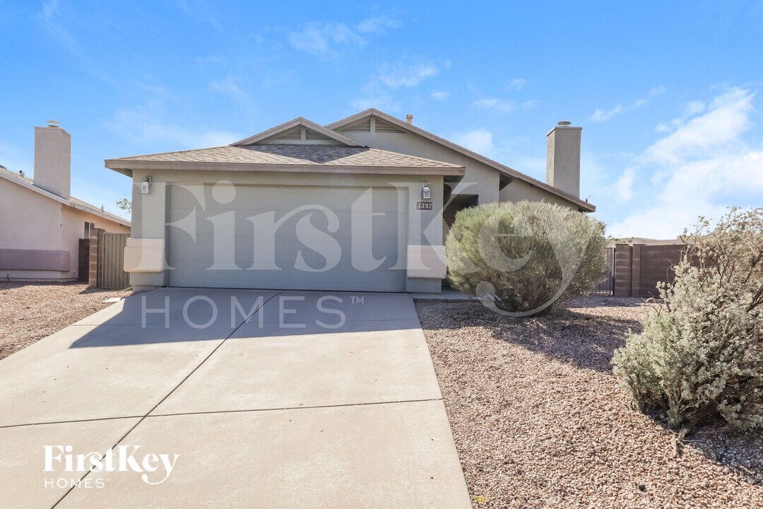 3392 W Vía Campana De Oro in Tucson, AZ - Building Photo