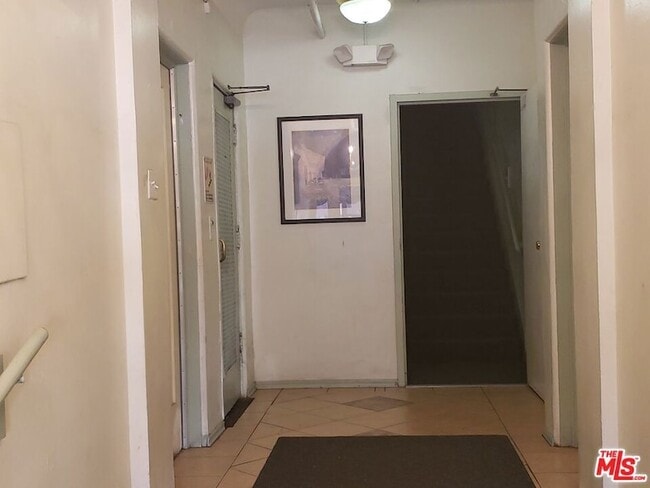 657 Cochran Ave in Los Angeles, CA - Building Photo - Building Photo