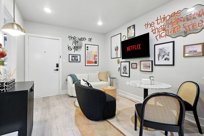 5025 San Jacinto St in Dallas, TX - Building Photo - Building Photo