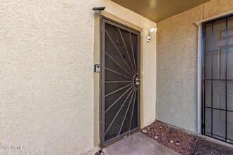 2832 E Marconi Ave in Phoenix, AZ - Foto de edificio - Building Photo