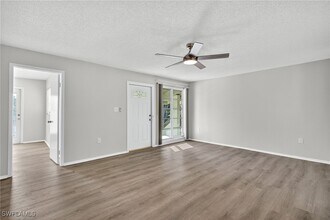 7400 College Pkwy in Ft. Myers, FL - Building Photo - Building Photo