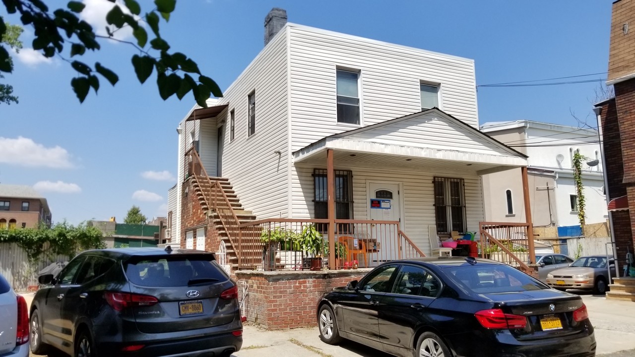 2Family House in Woodside, NY - Foto de edificio
