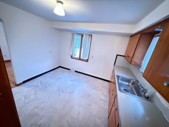 4820 Green Rd in Warrensville Heights, OH - Foto de edificio - Building Photo