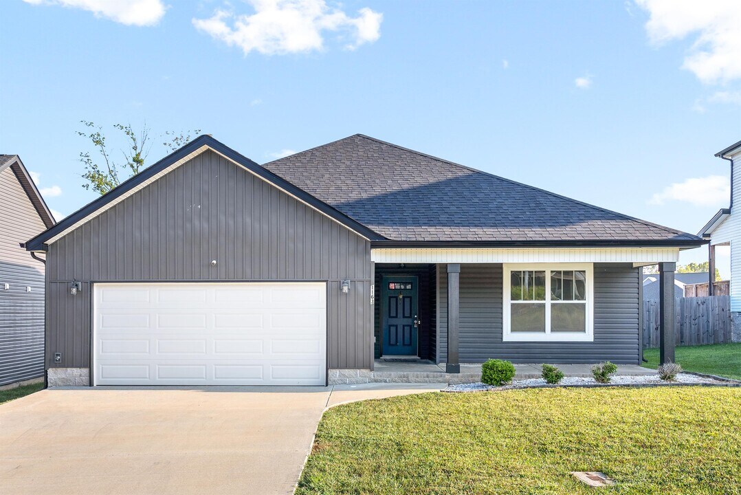 1163 Eagles Nest Ln in Clarksville, TN - Building Photo