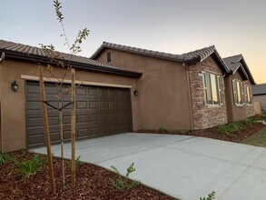 4613 W Flagstaff Ave in Visalia, CA - Building Photo - Building Photo